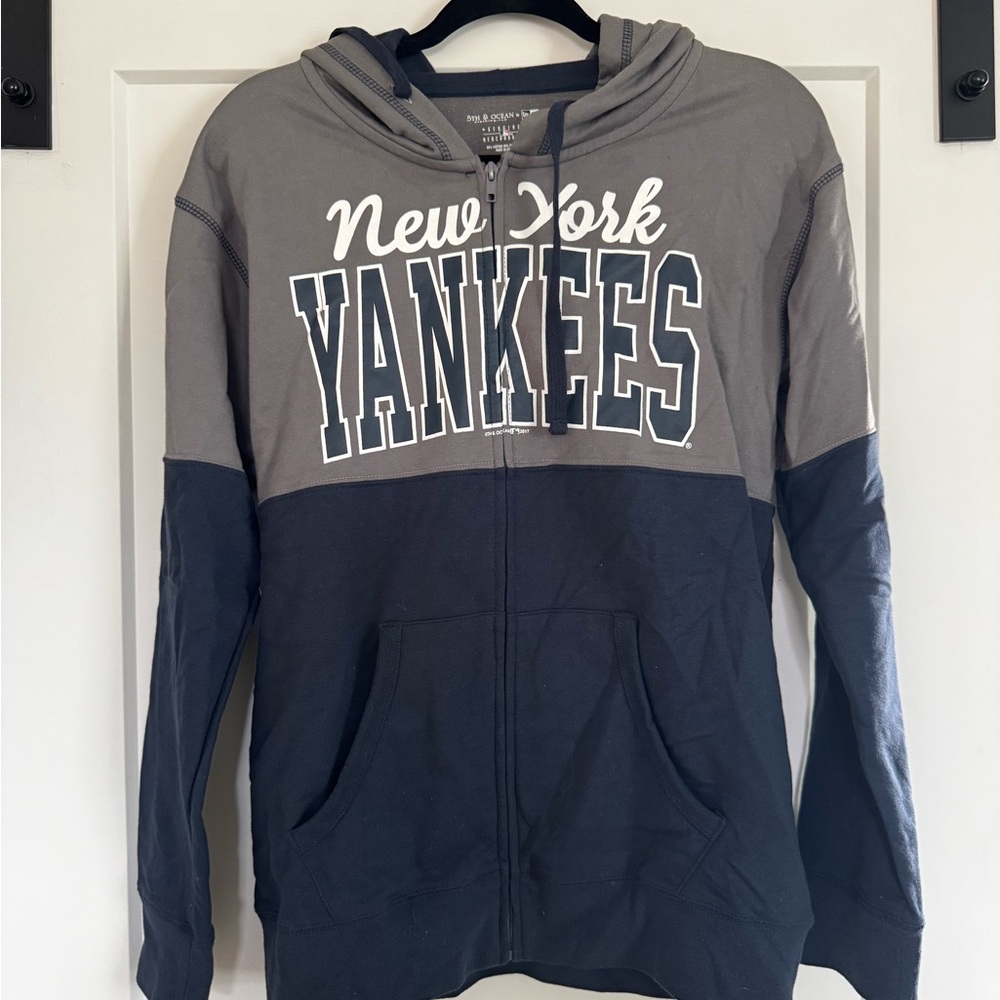 5th & Ocean Yankees Navy Gray zip up Jacket